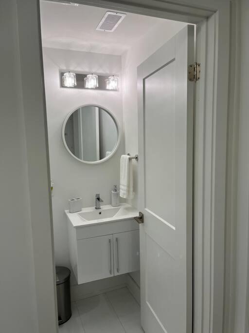 Lovely One Bedroom Condo With Free Parking Niagara Falls Exterior photo
