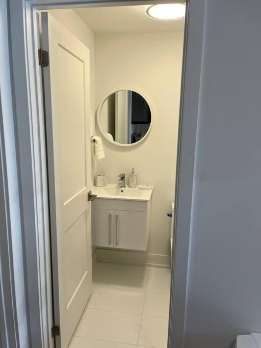 Lovely One Bedroom Condo With Free Parking Niagara Falls Exterior photo
